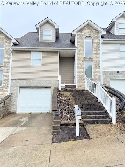 15 Townhouse Dr, Hurricane, WV 25526
