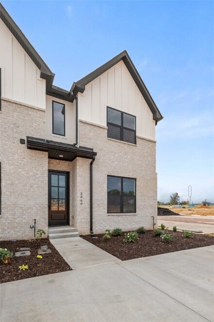 3060 W Berkeley Ave, Rogers, AR 72758