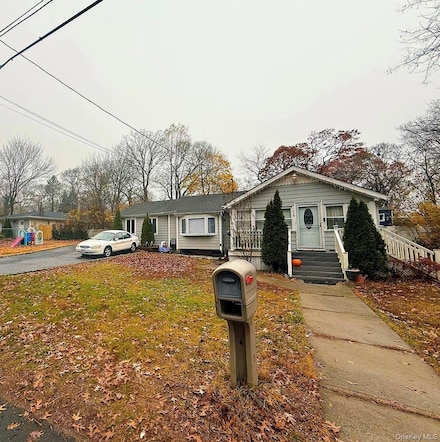 115 Coventry Ave, Mastic, NY 11950