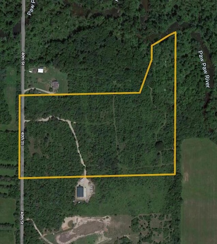 42311 40th St, Paw Paw, MI 49079