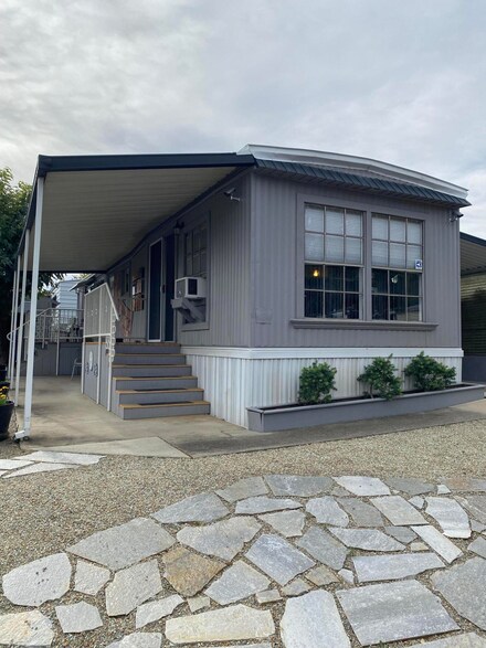 2093 Victor Ave, Redding, CA 96002