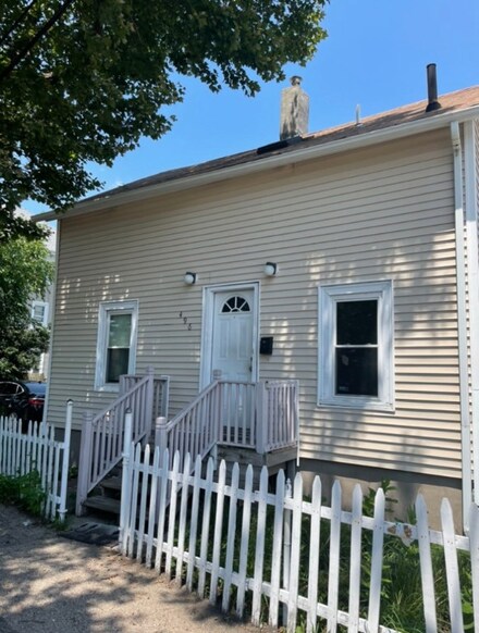 496 Huntington Ave, Providence, RI 02907