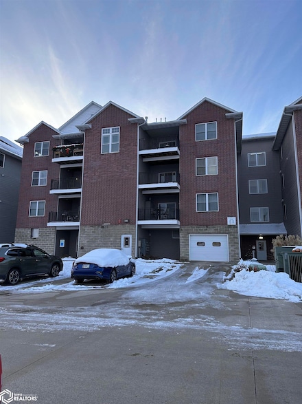 1092 Walnut Ave Unit 209, Riverside, IA 52327