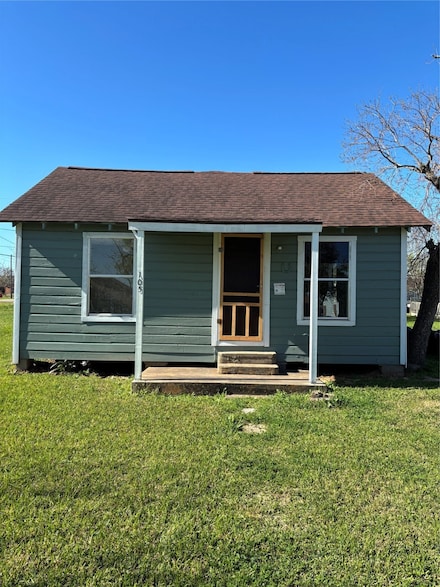 105 N Avenue D, Freeport, TX 77541