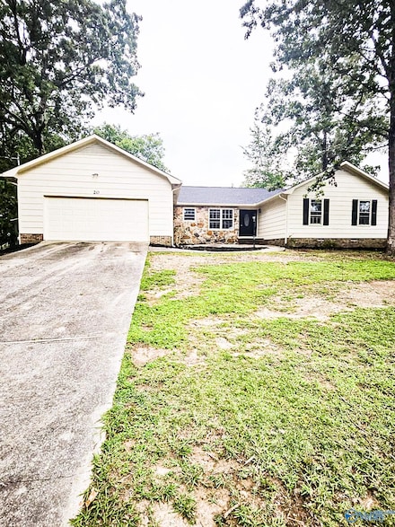 20 Timbercrest Cir, Anniston, AL 36206
