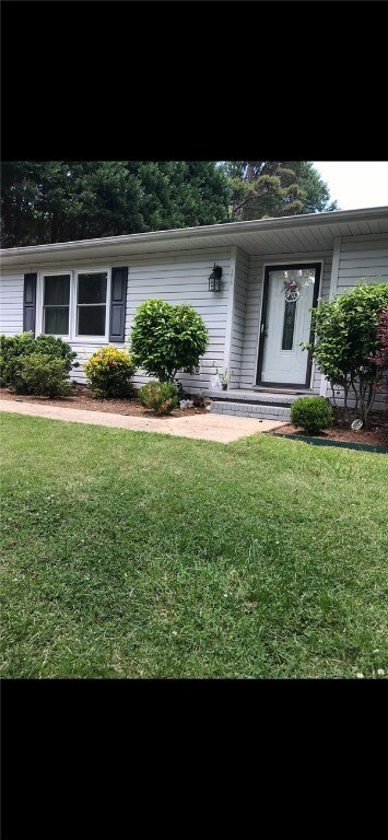 1013 S Greenwich Dr, Walhalla, SC 29691