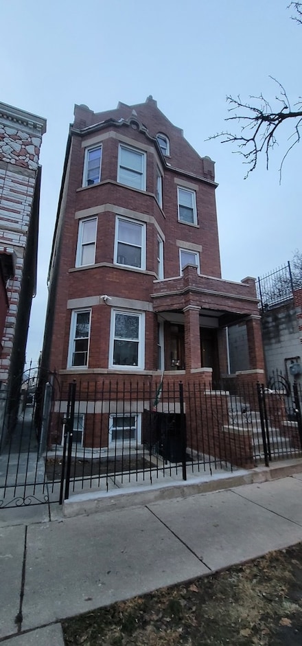 2306 S Sacramento Ave, Chicago, IL 60623