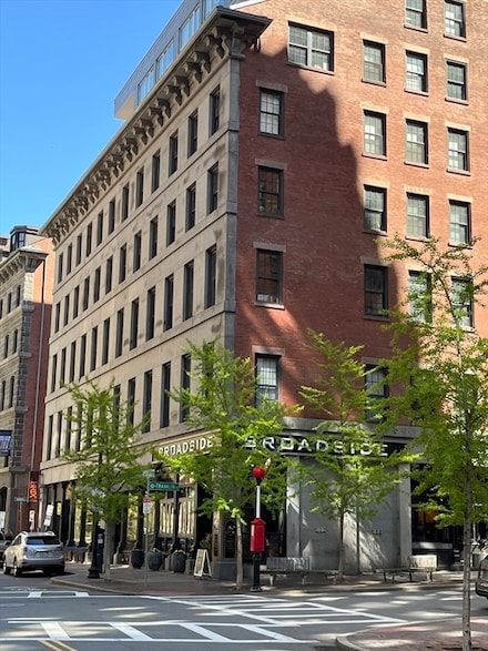 101 Broad St Unit 6E, Boston, MA 02110