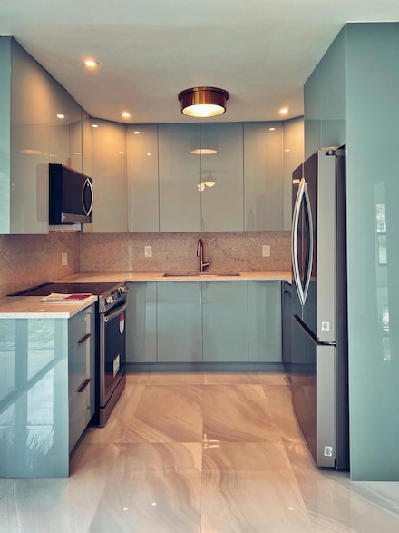 9287 Sunrise Dr, West Palm Beach, FL 33403