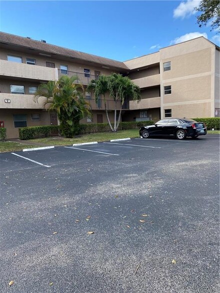 8421 Lagos de Campo Blvd Unit 204T, Tamarac, FL 33321