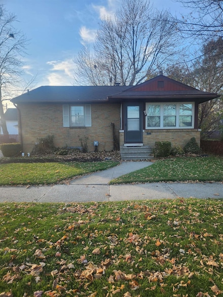 2114 S Madison Ave, Bay City, MI 48708