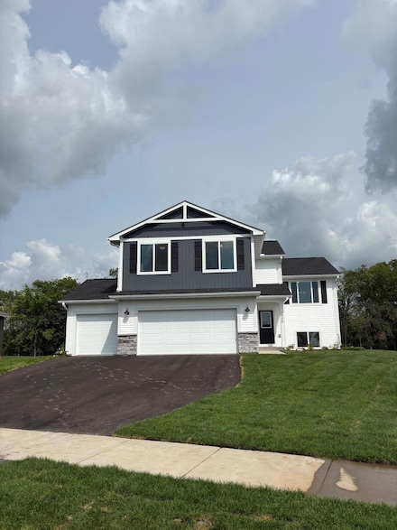 1350 Orchid Way, New Richmond, WI 54017