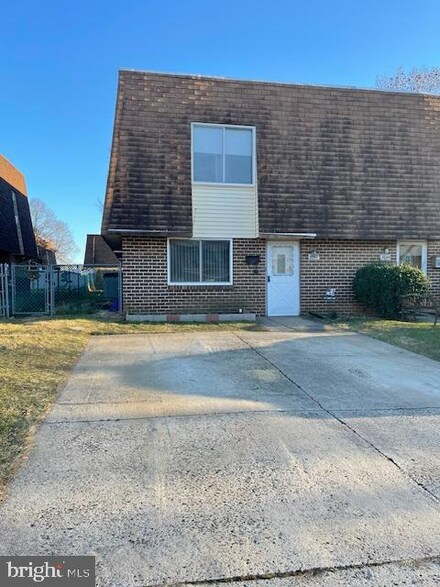 9947 Wingtip Rd, Philadelphia, PA 19115