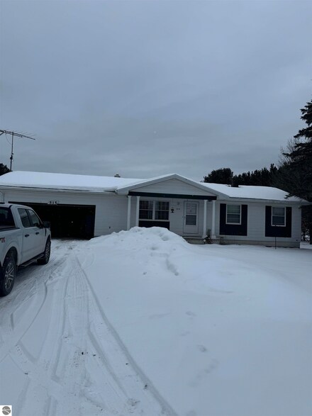 515 Thumb Lake Rd, Vanderbilt, MI 49795