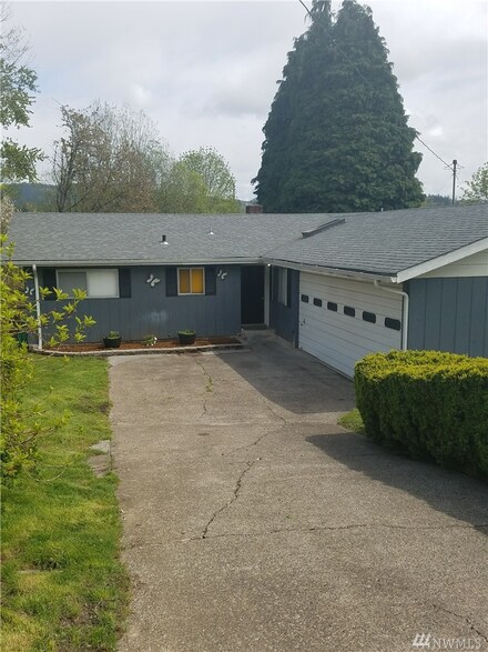 126 Riverview Dr, Longview, WA 98632