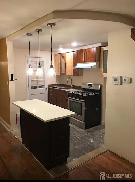 94 Macarthur Dr, Edison, NJ 08837