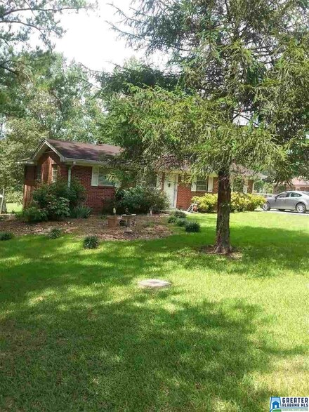 102 Fairview Dr, Childersburg, AL 35044