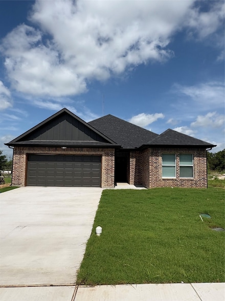711 N College Ave, West, TX 76691