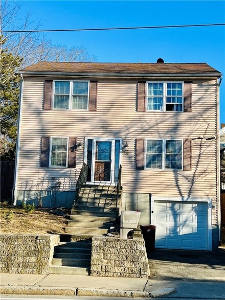 122 Park Ave, Woonsocket, RI 02895