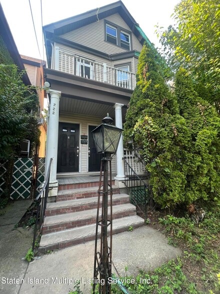 722 Bay St, Staten Island, NY 10304