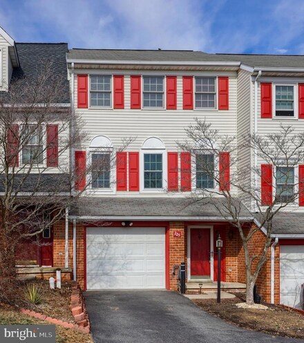 225 Robin Hill Cir, York, PA 17404