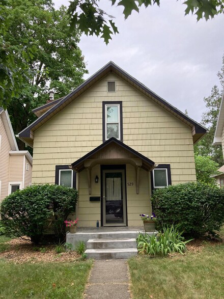 529 S 3rd St, Goshen, IN 46526