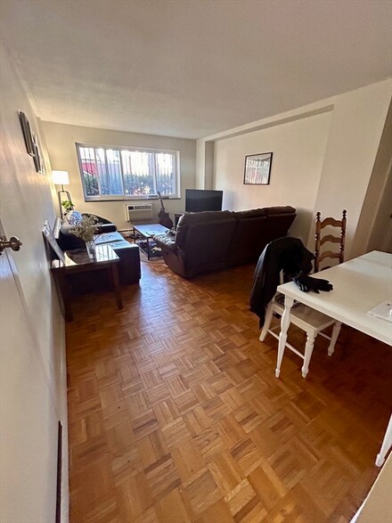 287 Harvard St Unit 19, Cambridge, MA 02139