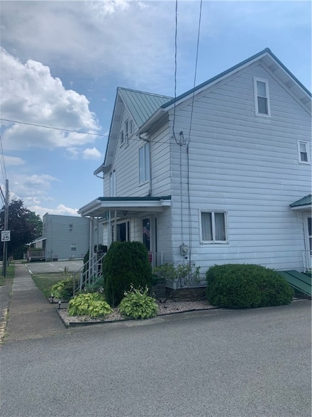 312 E Salt Work St, Elderton, PA 16023