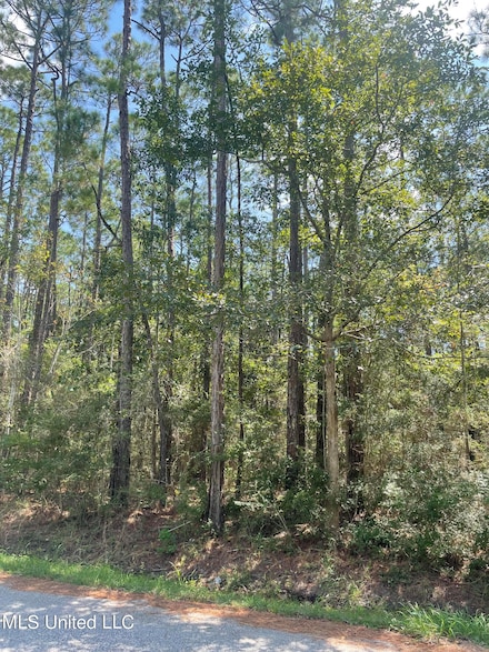 22 Sycamore Dr, Pass Christian, MS 39571