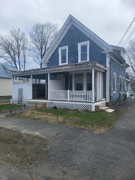 12 South St, Skowhegan, ME 04976