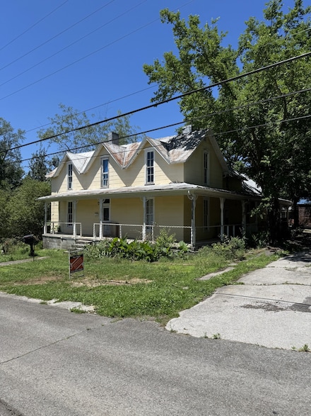 112 W Hackberry St, Centerville, TN 37033