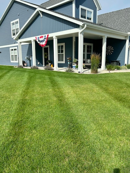 302 Terrace Point Cir, Muskegon, MI 49440
