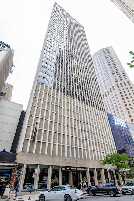 100 E Walton St Unit 38H, Chicago, IL 60611