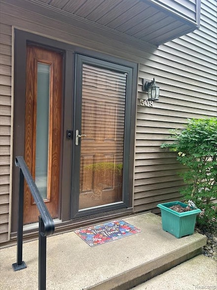 508 W Rockwell St, Fenton, MI 48430
