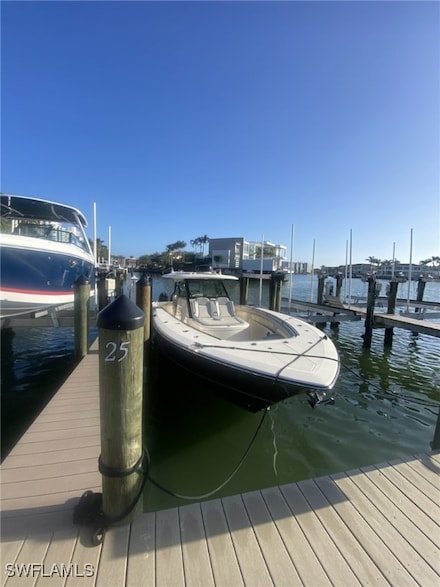 25 Gulf Shore Blvd N, Naples, FL 34102