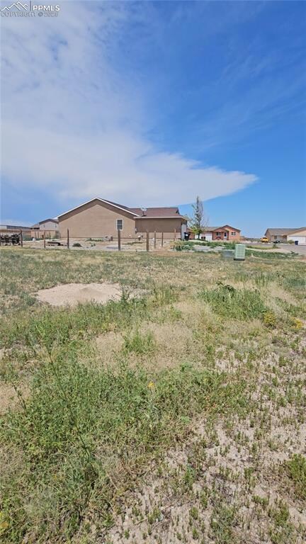 385 E Larchmont Dr, Pueblo West, CO 81007