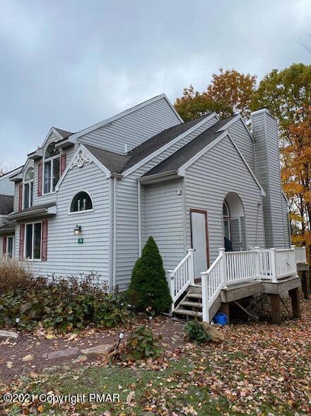 74 Laurelwoods Dr, Lake Harmony, PA 18624