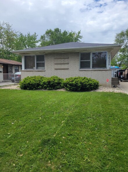 16330 Justine St, Markham, IL 60428
