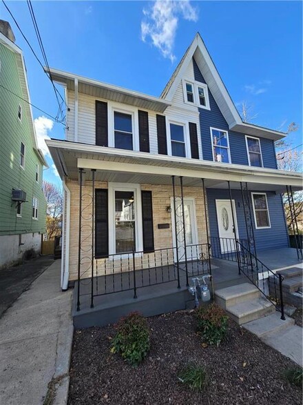 107 5th St, Slatington, PA 18080