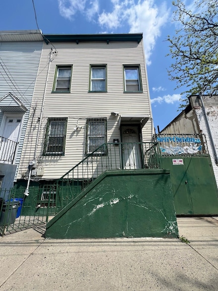 54 Center St, Jersey City, NJ 07302