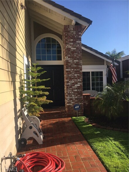 16517 Kiwi Way, Lake Elsinore, CA 92530