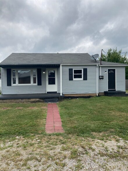 105 Elm St, South Point, OH 45680