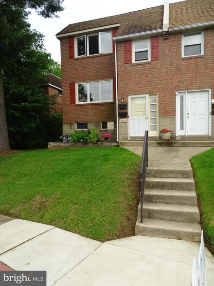 4427 Rosemont Ave, Drexel Hill, PA 19026