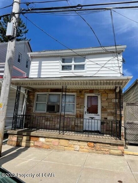 17 E Broad St, West Hazleton, PA 18202