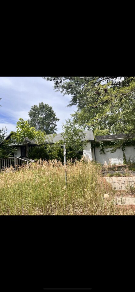 7815 N Randolph St, Culver, IN 46511