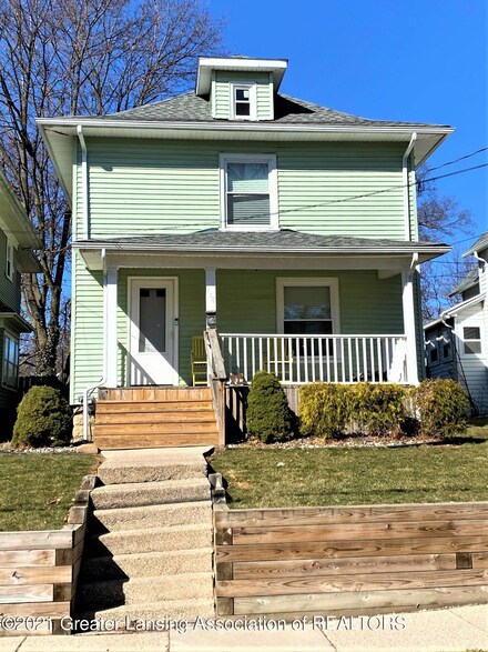 136 S Magnolia Ave, Lansing, MI 48912