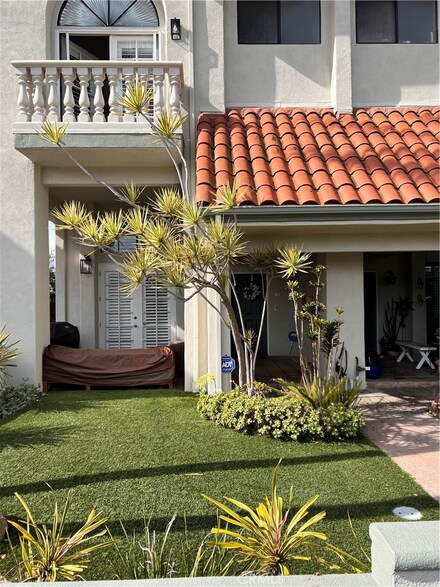 515 N Gertruda Ave Unit 9, Redondo Beach, CA 90277