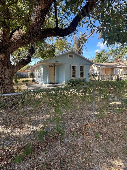 9402 N Mary Ave, Tampa, FL 33612