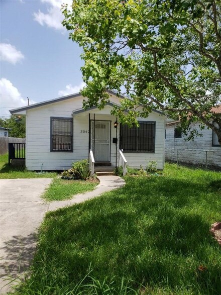 3042 Sabinas St, Corpus Christi, TX 78405