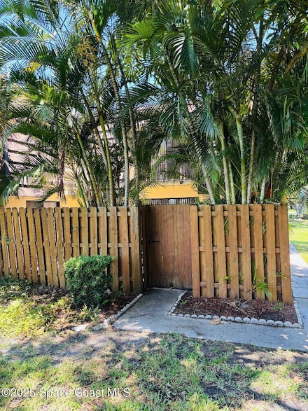 3915 Vista Oaks Cir NE, Palm Bay, FL 32905